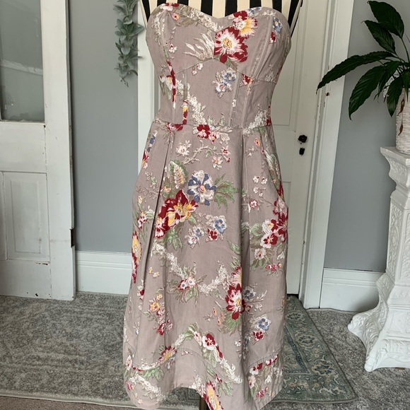 H&M Dresses & Skirts - H&M strapless floral midi dress